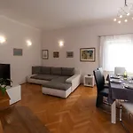 شقة Lara لوفغان