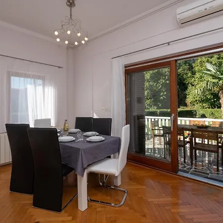 Apartament Lara