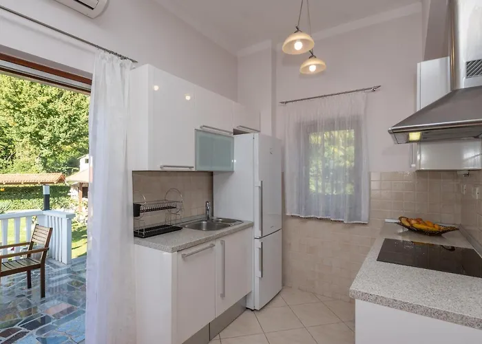 Apartment Lara Lovran