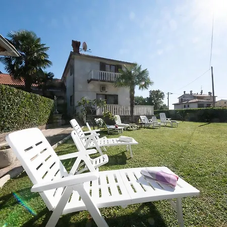 Lara Appartement *