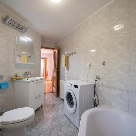 Apartment Lara *