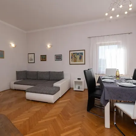 Apartament Lara