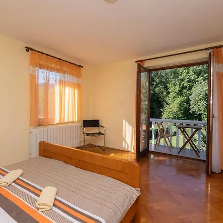 Lara Apartment